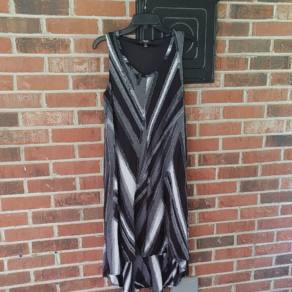 Simply Vera Black And White Sleeveless High Low Dress Size S
